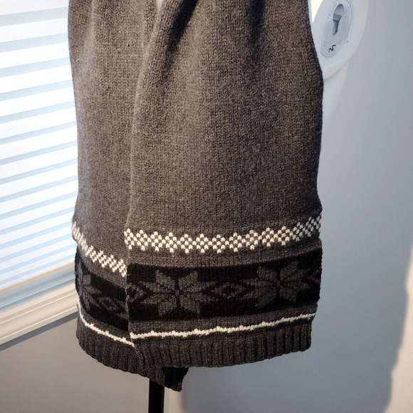 GAP men's white, black and gray snowflake lambs wool scarf - Picture 1 of 4